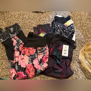 3 pairs of small Dan skin capri leggings nwt